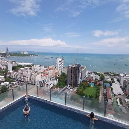 The Base Central Pattaya By Adam Buitenkant foto