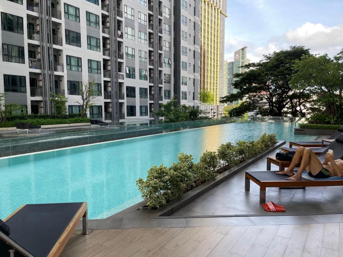 The Base Central Pattaya By Adam Buitenkant foto