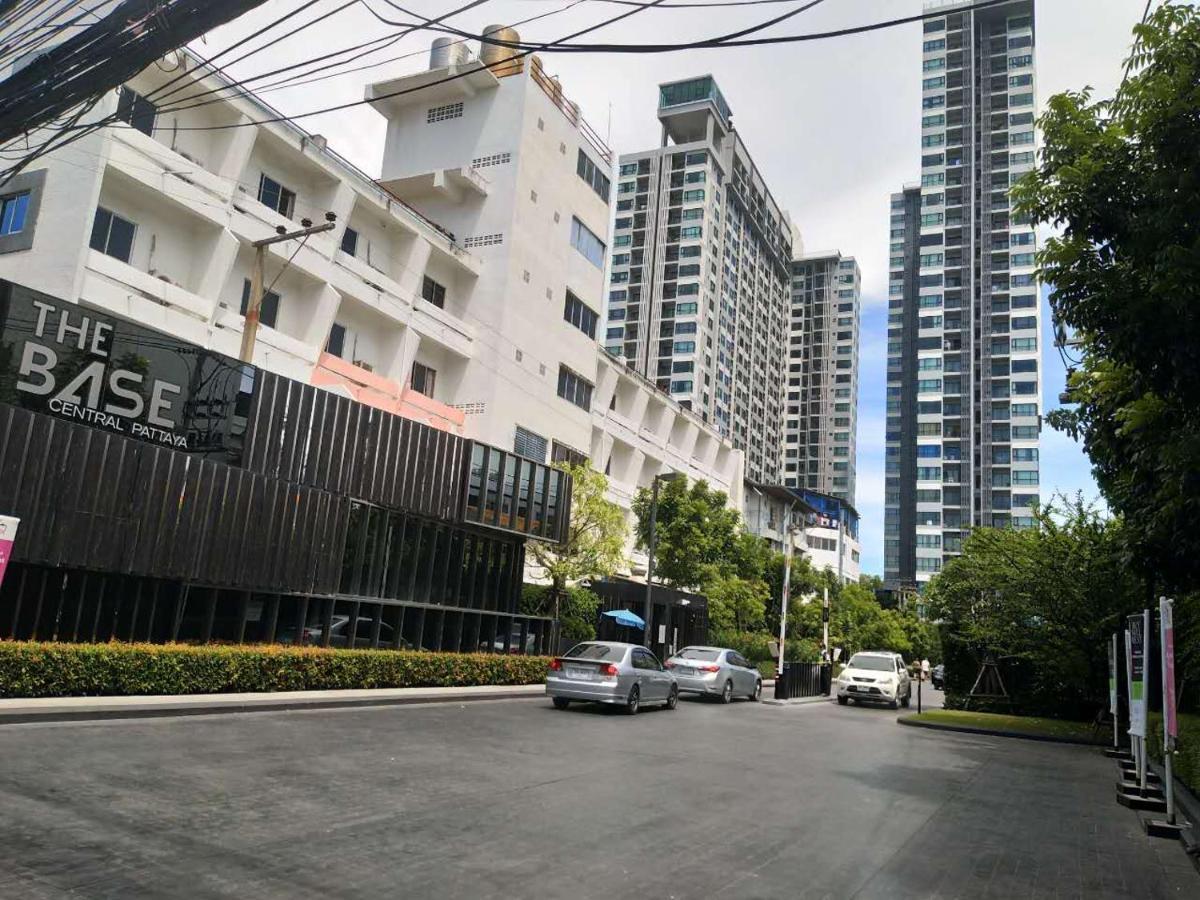 The Base Central Pattaya By Adam Buitenkant foto