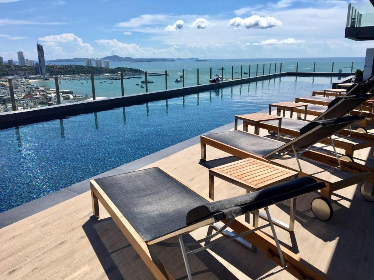 The Base Central Pattaya By Adam Buitenkant foto