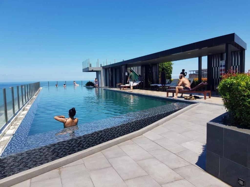 The Base Central Pattaya By Adam Buitenkant foto