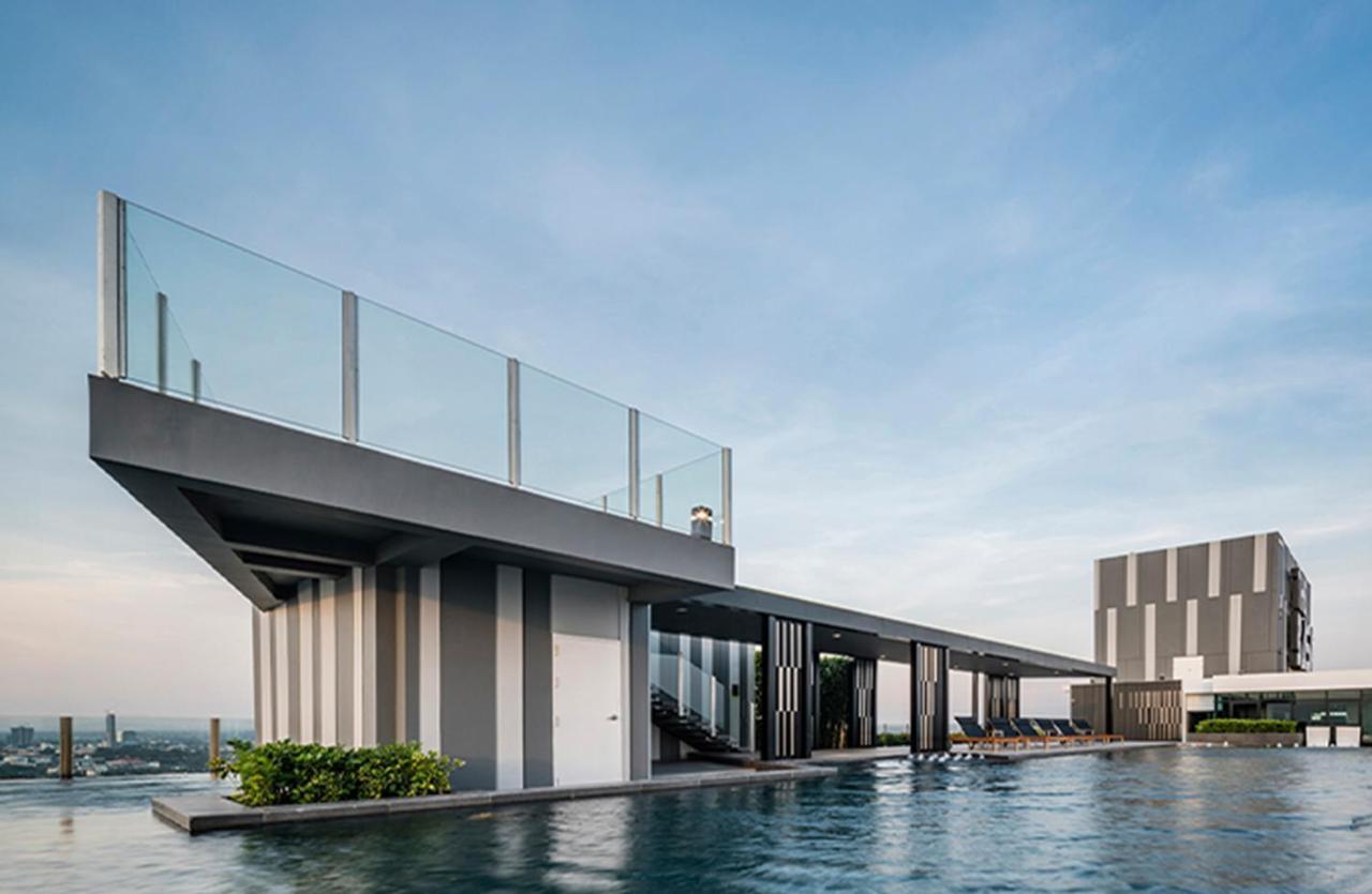 The Base Central Pattaya By Adam Buitenkant foto