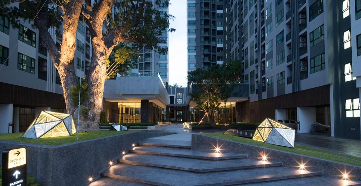 The Base Central Pattaya By Adam Buitenkant foto
