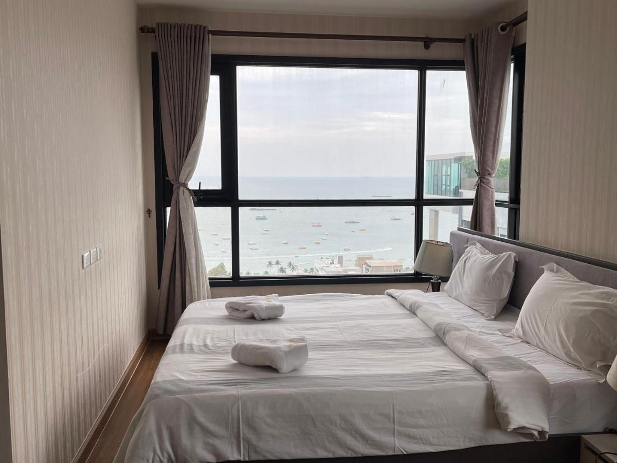The Base Central Pattaya By Adam Buitenkant foto