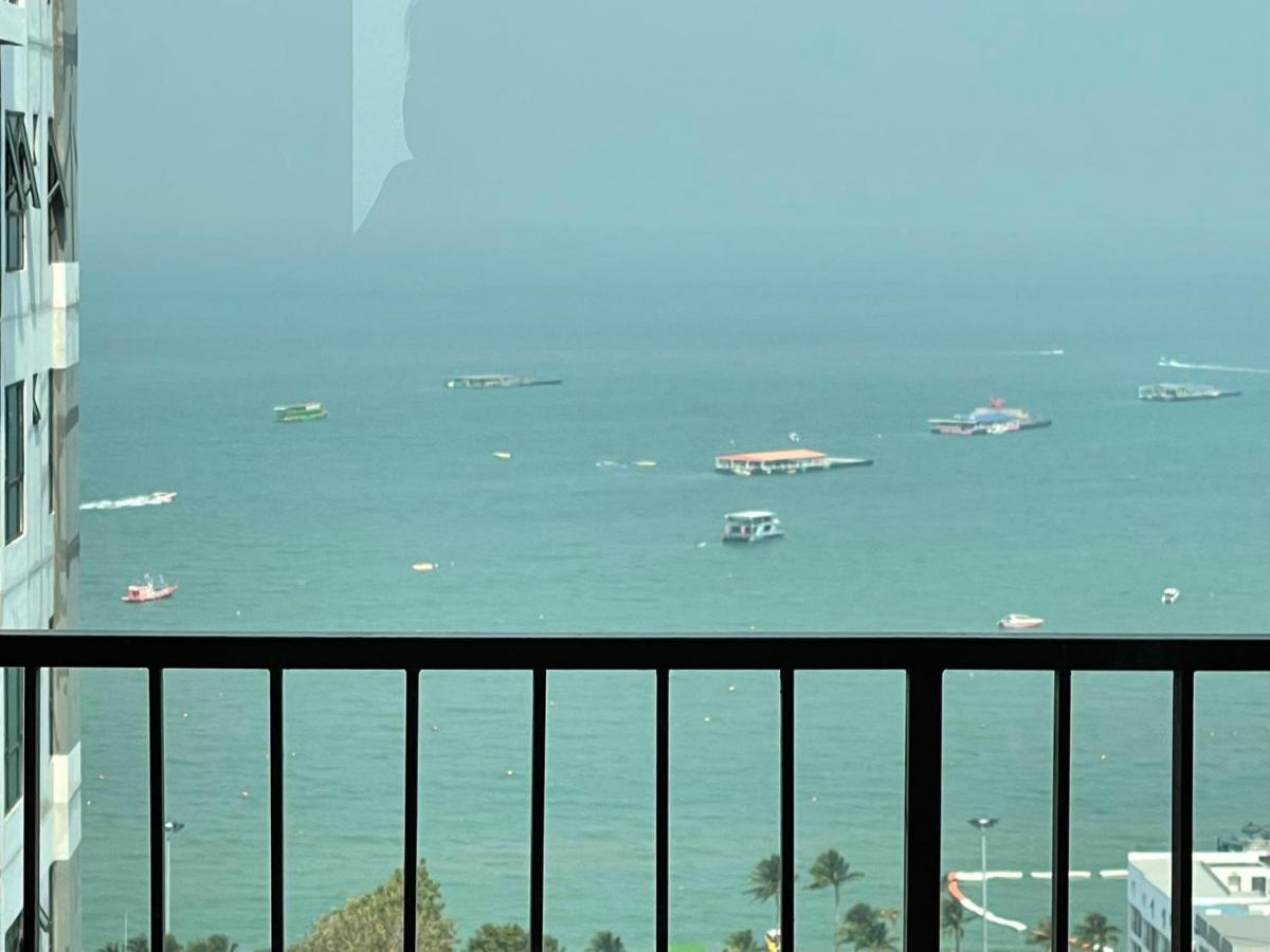 The Base Central Pattaya By Adam Buitenkant foto