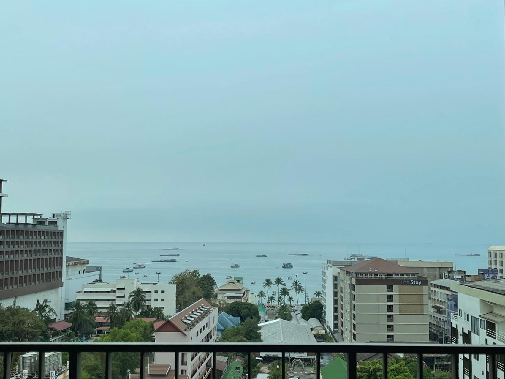 The Base Central Pattaya By Adam Buitenkant foto