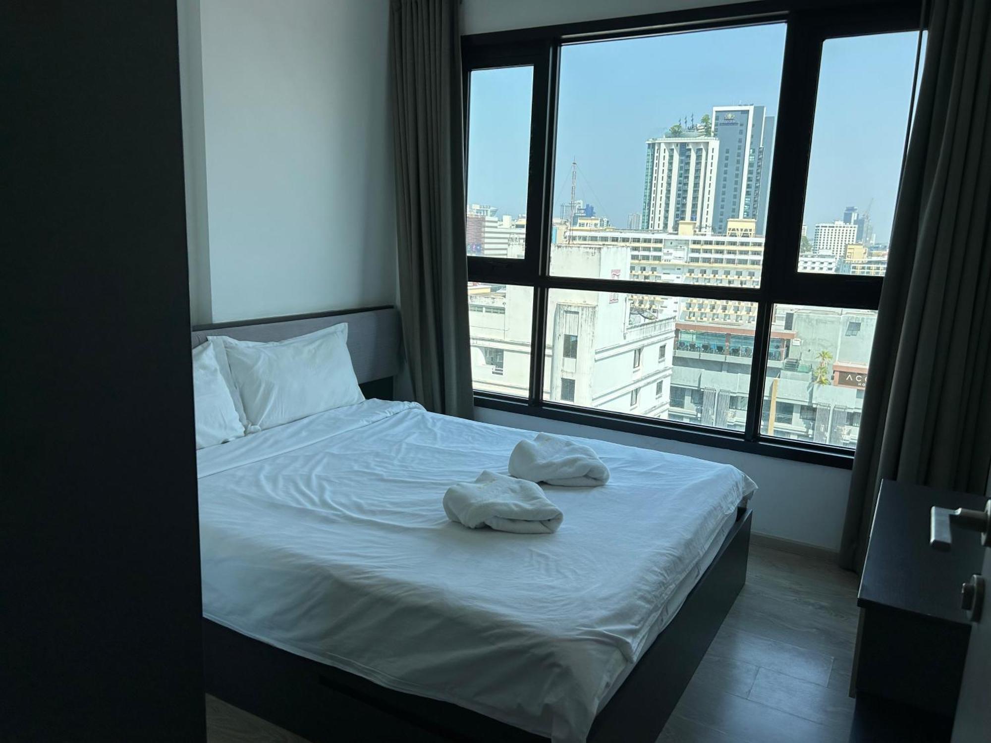 The Base Central Pattaya By Adam Buitenkant foto